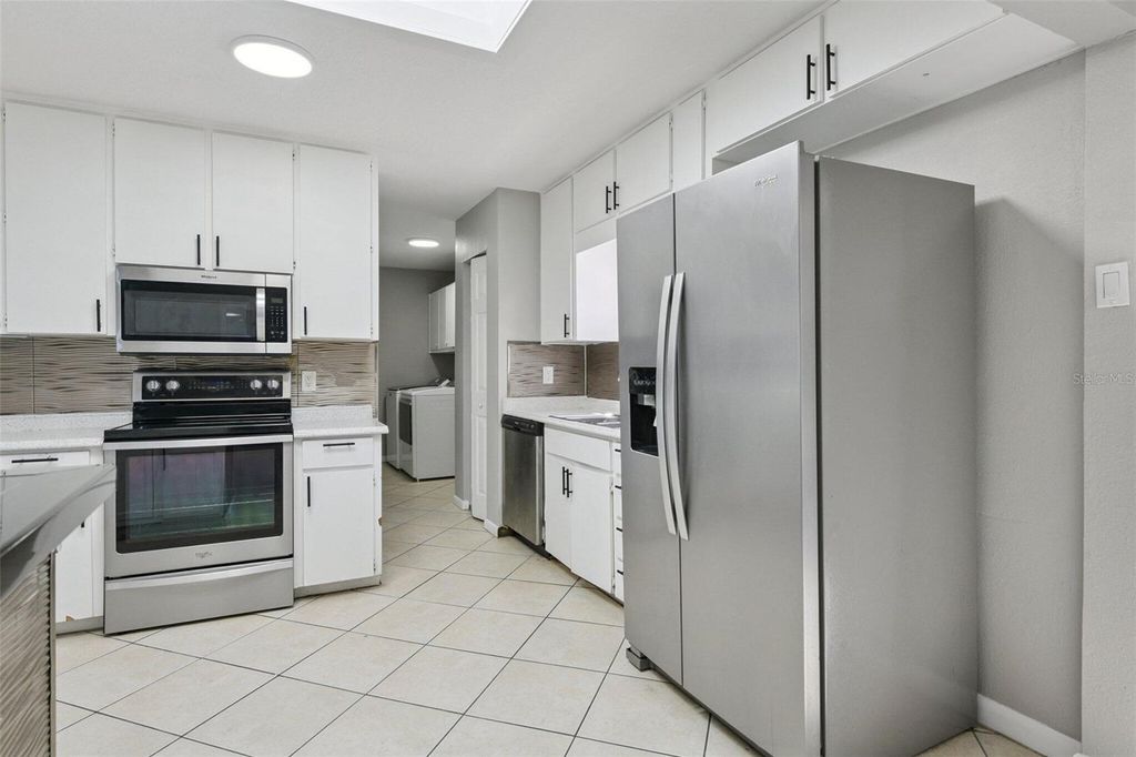 Image 9 of property listing at 7111 GATEWAY COURT, Tampa, FL 33615