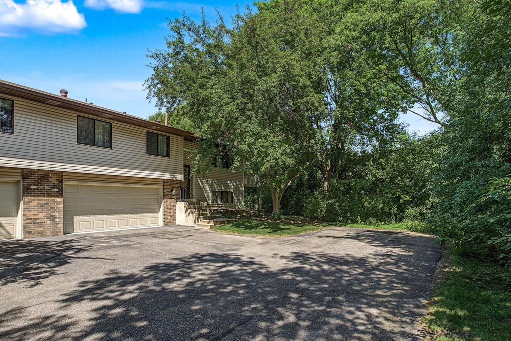 8445 Morgan Lane, Eden Prairie, MN 55347 — photo 3