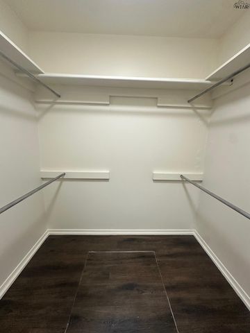 203 W HIGHLAND AVENUE, Electra, TX 76360