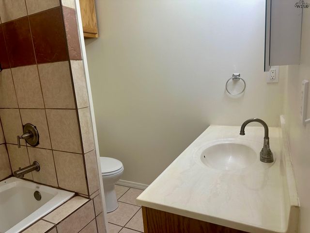 203 W HIGHLAND AVENUE, Electra, TX 76360