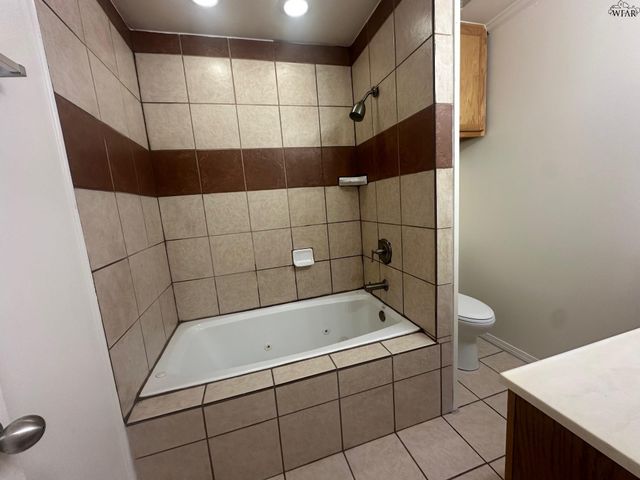 203 W HIGHLAND AVENUE, Electra, TX 76360