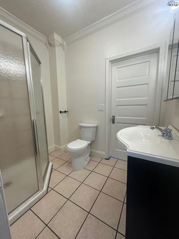 203 W HIGHLAND AVENUE, Electra, TX 76360