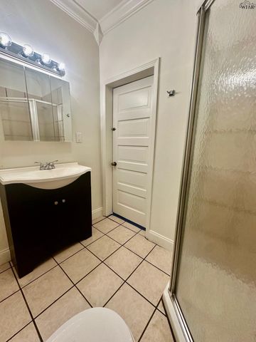 203 W HIGHLAND AVENUE, Electra, TX 76360