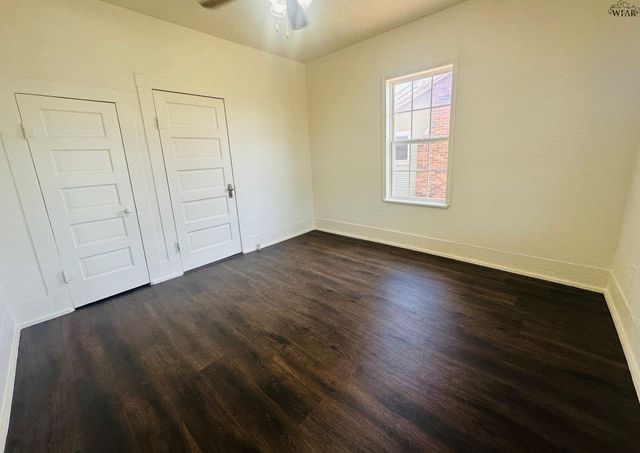 203 W HIGHLAND AVENUE, Electra, TX 76360