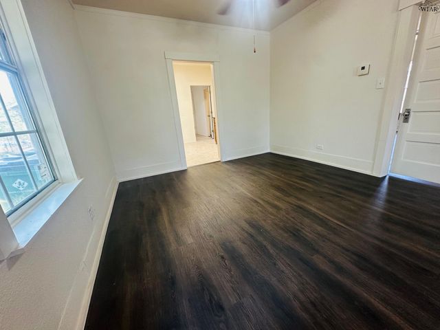 203 W HIGHLAND AVENUE, Electra, TX 76360