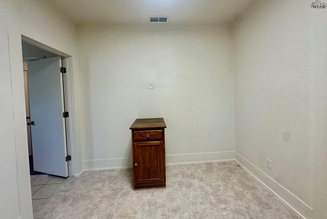 203 W HIGHLAND AVENUE, Electra, TX 76360