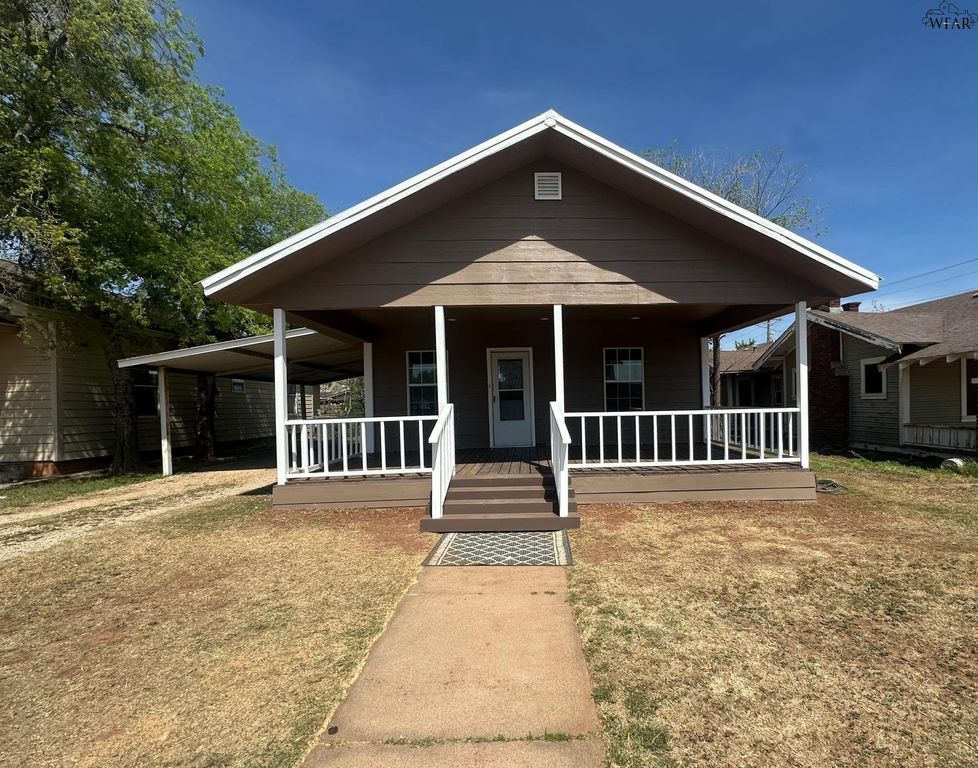 203 W HIGHLAND AVENUE, Electra, TX 76360