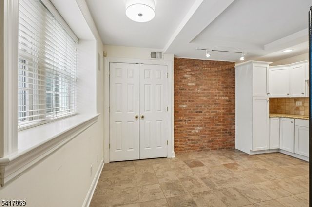 35 Dehart St, Morristown Town, NJ 07960