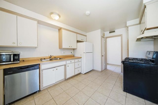 43740 Heaton Avenue, Lancaster, CA 93534