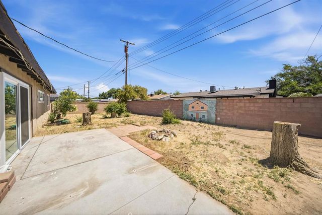43740 Heaton Avenue, Lancaster, CA 93534