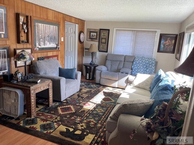 240 E Valley Avenue, Challis, ID 83226