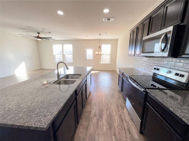 709 Hummingbird LN, Leander, TX 78641