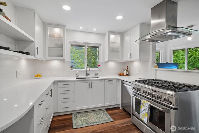 4208 SW Roxbury Street, Seattle, WA 98136