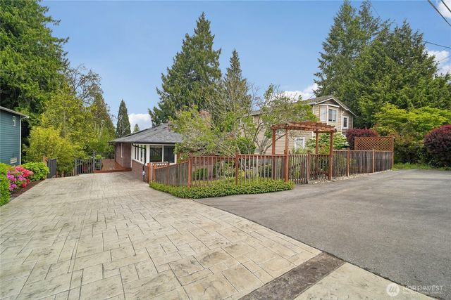 4208 SW Roxbury Street, Seattle, WA 98136
