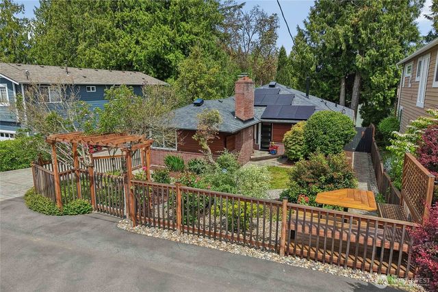 4208 SW Roxbury Street, Seattle, WA 98136