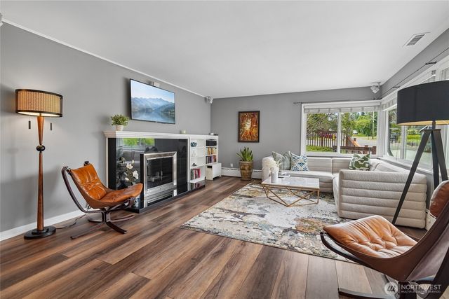 4208 SW Roxbury Street, Seattle, WA 98136