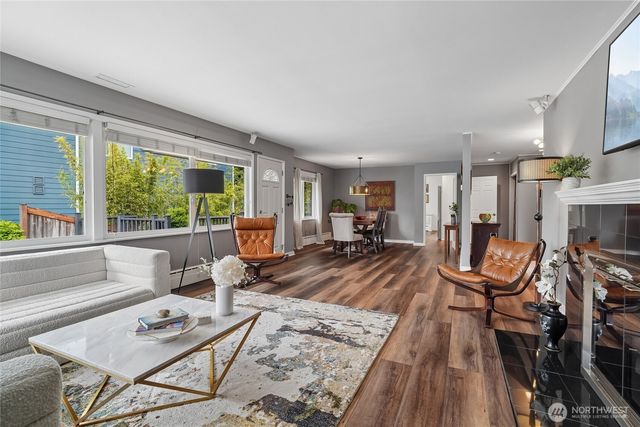 4208 SW Roxbury Street, Seattle, WA 98136
