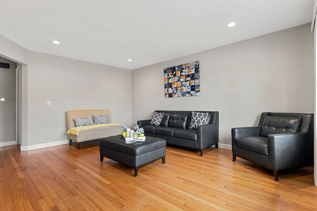 5705 W Maple Avenue, Berkeley, IL 60163