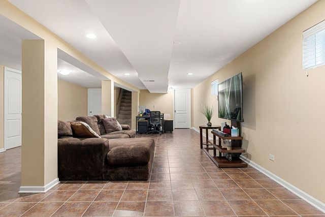 5705 W Maple Avenue, Berkeley, IL 60163