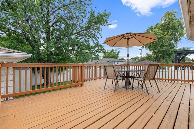 5705 W Maple Avenue, Berkeley, IL 60163
