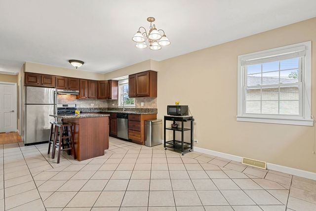 5705 W Maple Avenue, Berkeley, IL 60163