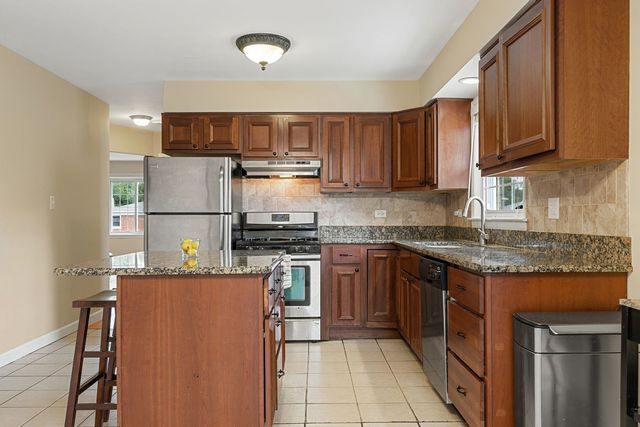 5705 W Maple Avenue, Berkeley, IL 60163