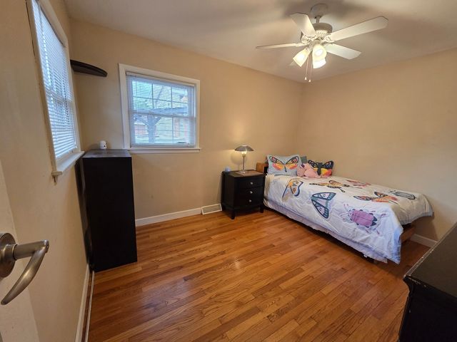 5705 W Maple Avenue, Berkeley, IL 60163