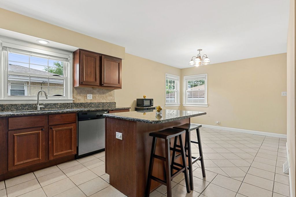 5705 W Maple Avenue, Berkeley, IL 60163 — photo 4