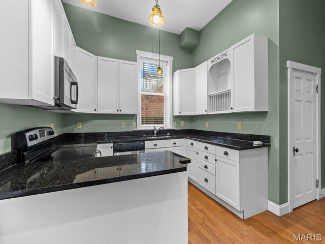 520 E C Street, Belleville, IL 62220