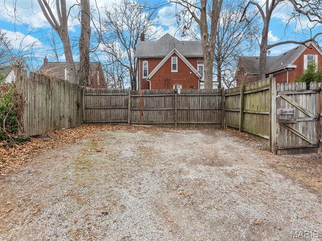 520 E C Street, Belleville, IL 62220