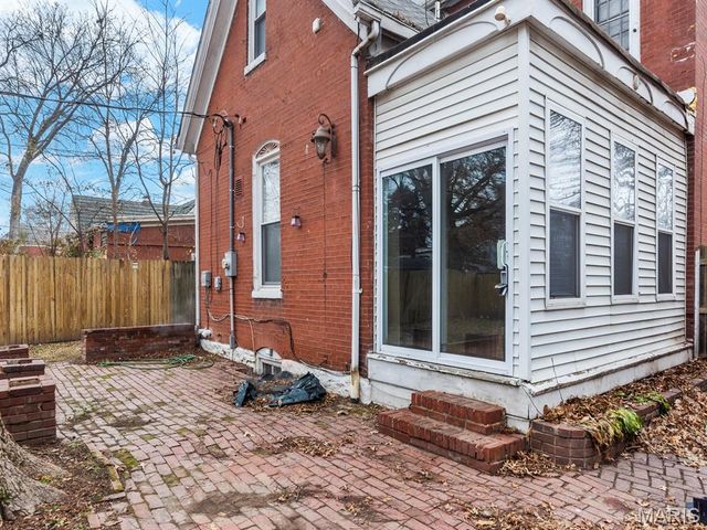 520 E C Street, Belleville, IL 62220