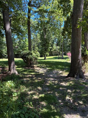 415 Clubhouse Court, Coram, NY 11727