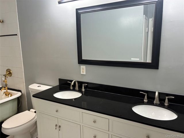 415 Clubhouse Court, Coram, NY 11727