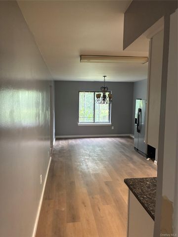 415 Clubhouse Court, Coram, NY 11727