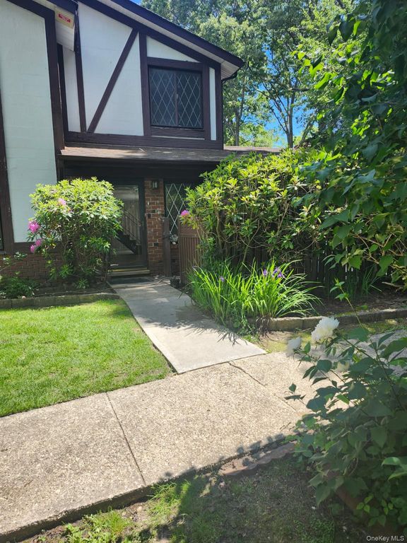 415 Clubhouse Court, Coram, NY 11727