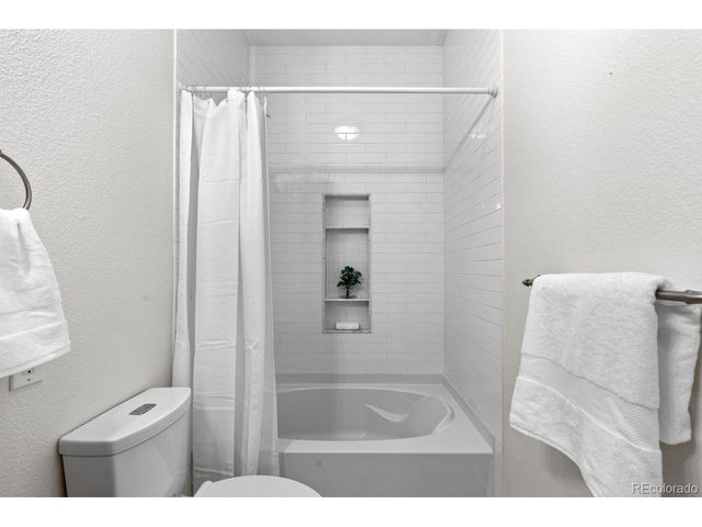 10111 Inverness Main St 316, Englewood, CO 80112