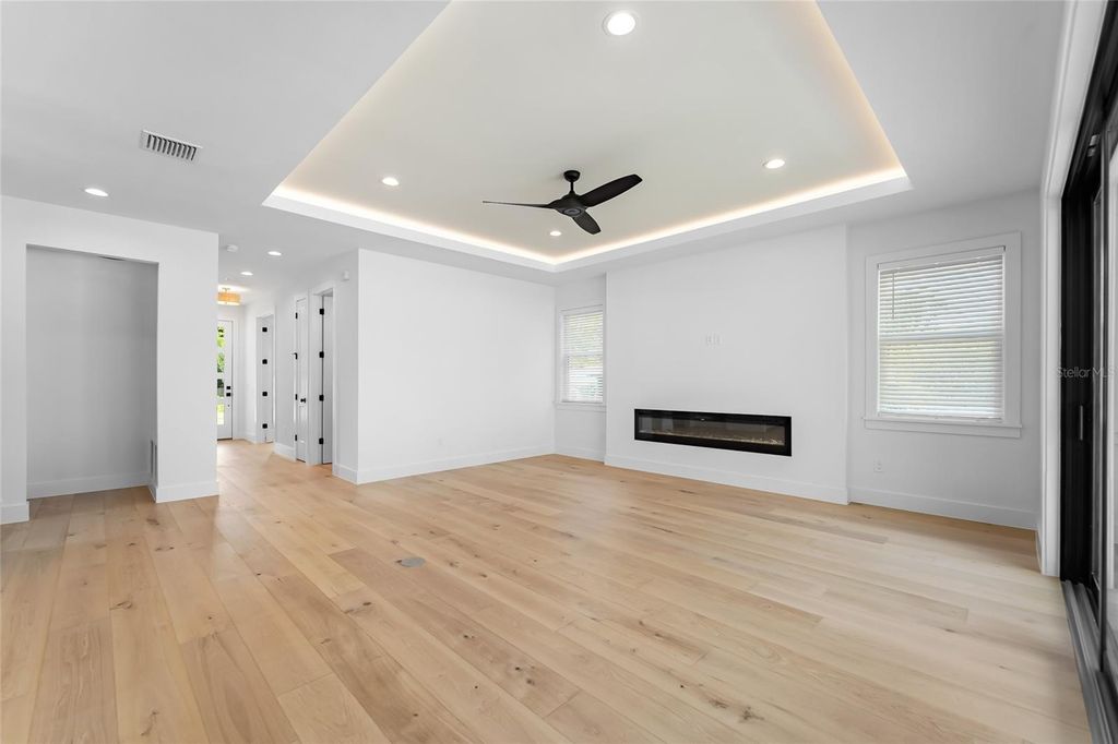 Image 11 of property listing at 4719 W WYOMING AVENUE, Tampa, FL 33616