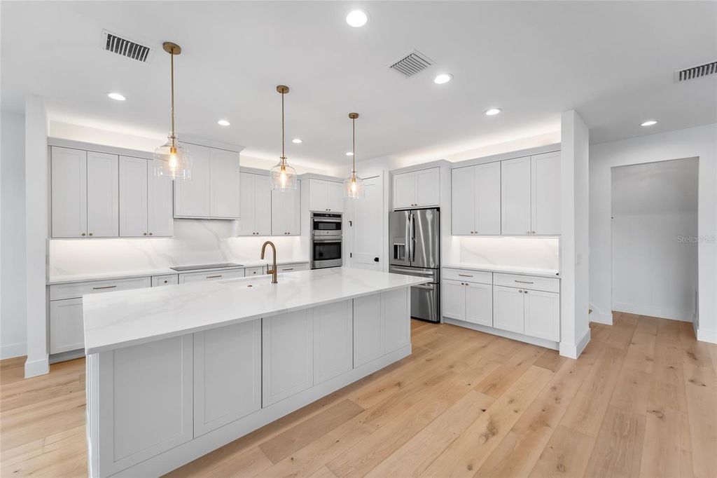 Image 16 of property listing at 4719 W WYOMING AVENUE, Tampa, FL 33616