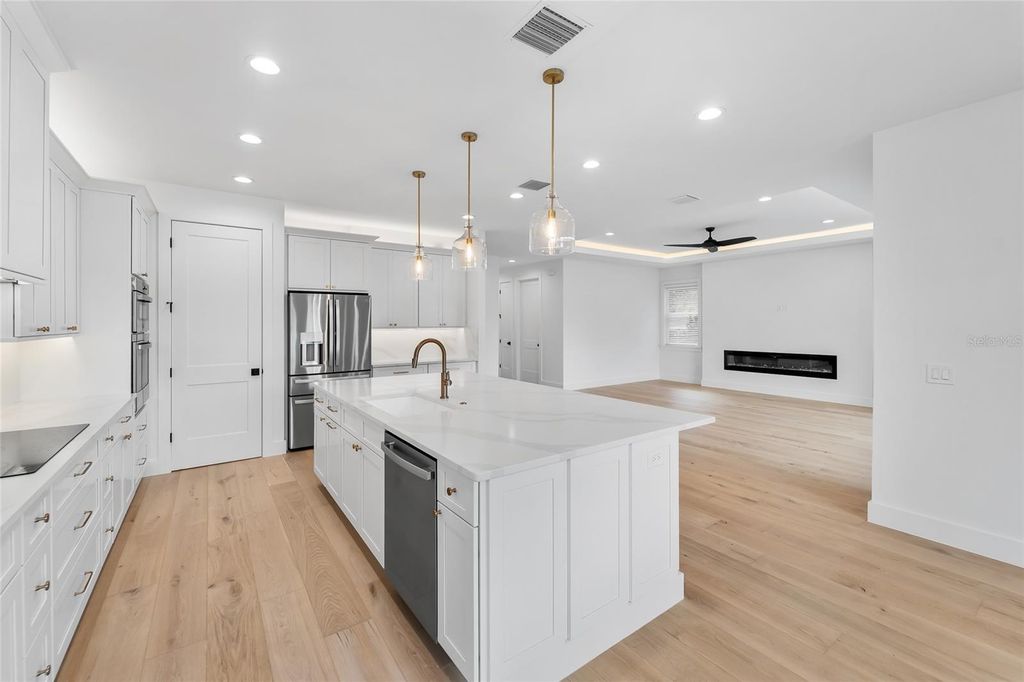 Image 17 of property listing at 4719 W WYOMING AVENUE, Tampa, FL 33616
