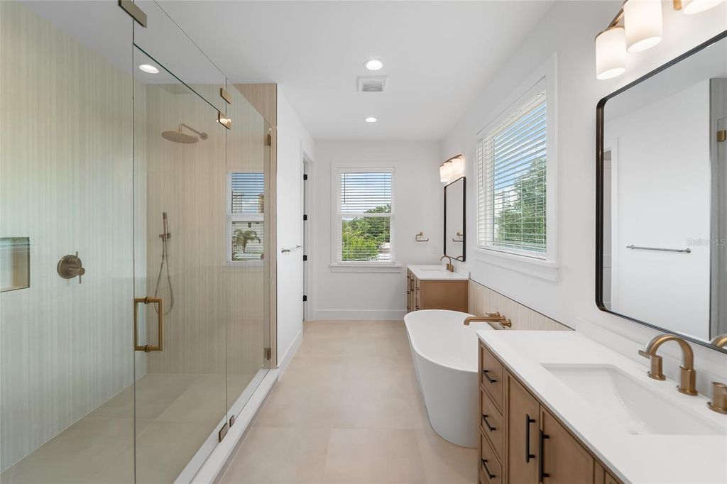 Image 29 of property listing at 4719 W WYOMING AVENUE, Tampa, FL 33616