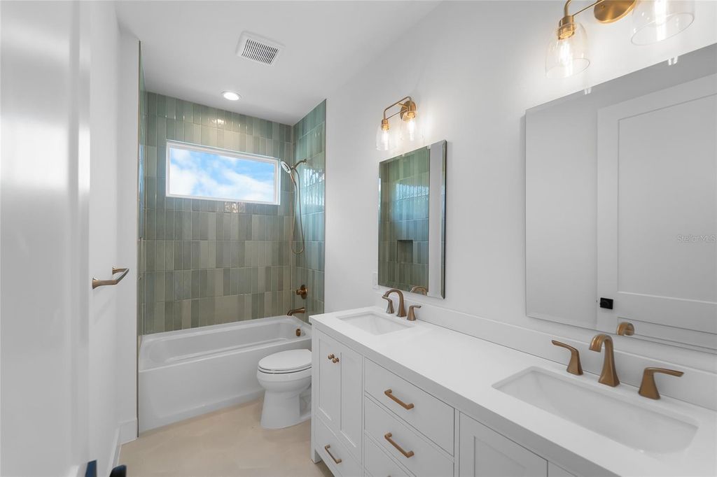 Image 36 of property listing at 4719 W WYOMING AVENUE, Tampa, FL 33616