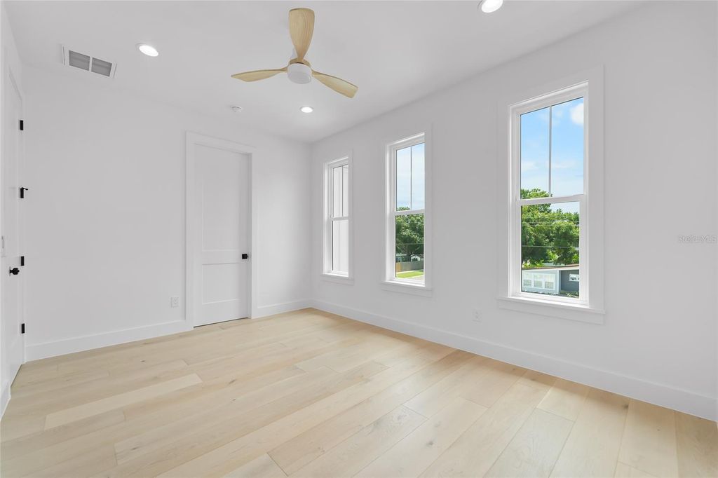 Image 39 of property listing at 4719 W WYOMING AVENUE, Tampa, FL 33616