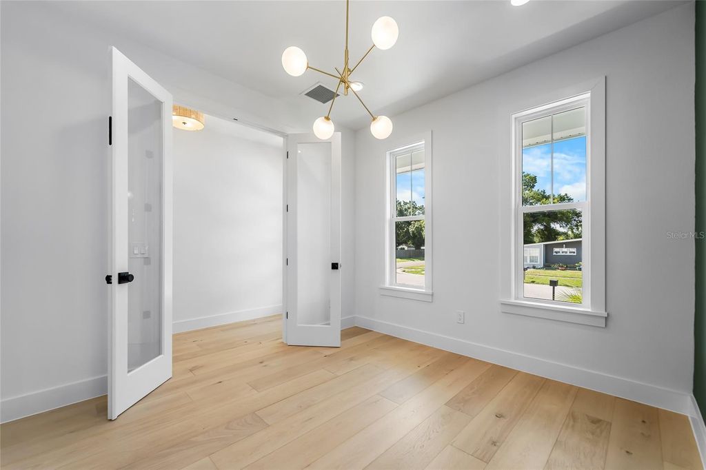 Image 6 of property listing at 4719 W WYOMING AVENUE, Tampa, FL 33616
