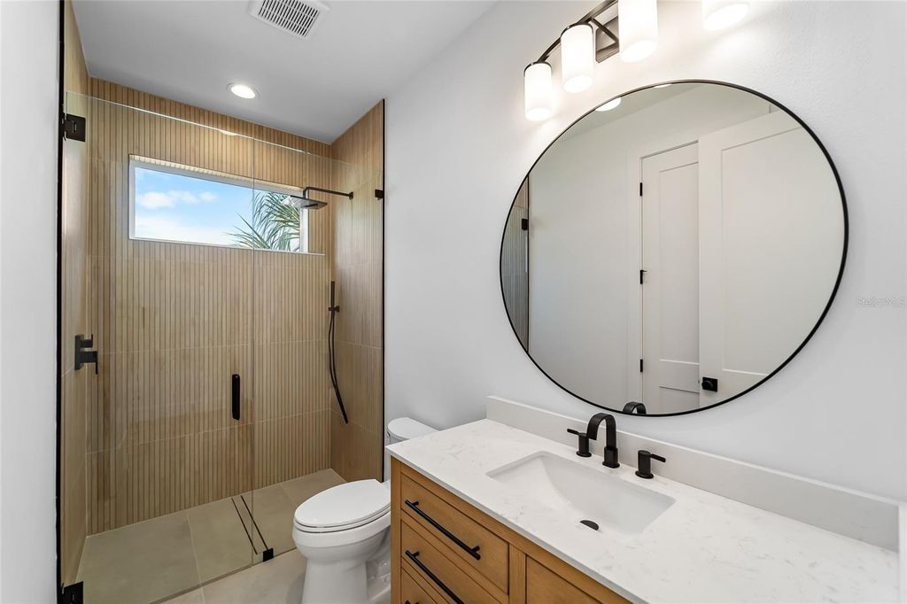 Image 7 of property listing at 4719 W WYOMING AVENUE, Tampa, FL 33616