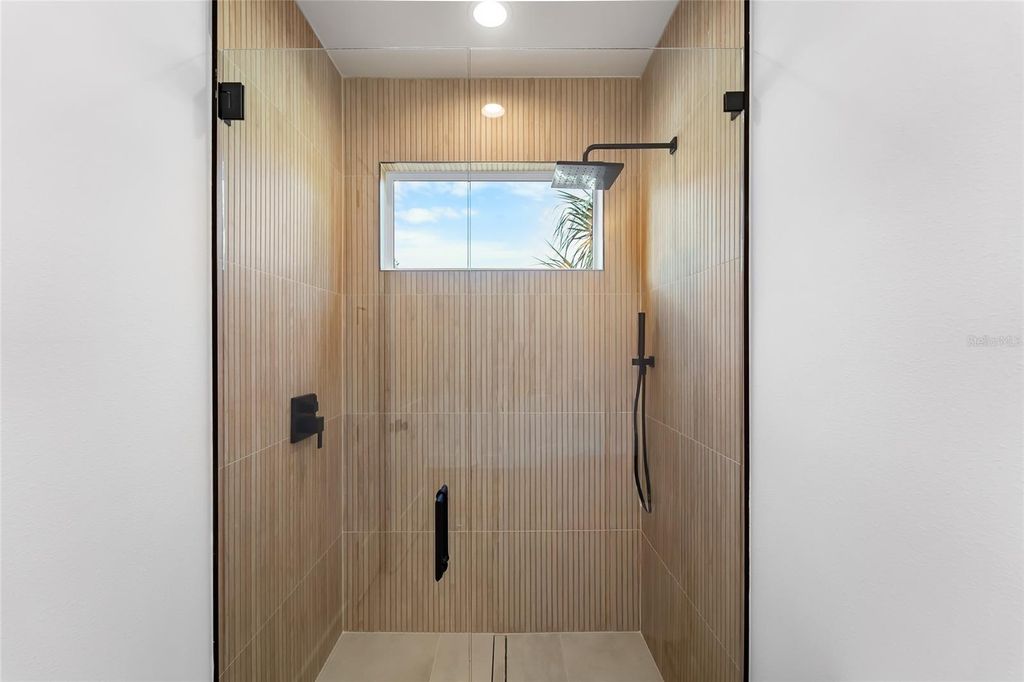 Image 8 of property listing at 4719 W WYOMING AVENUE, Tampa, FL 33616