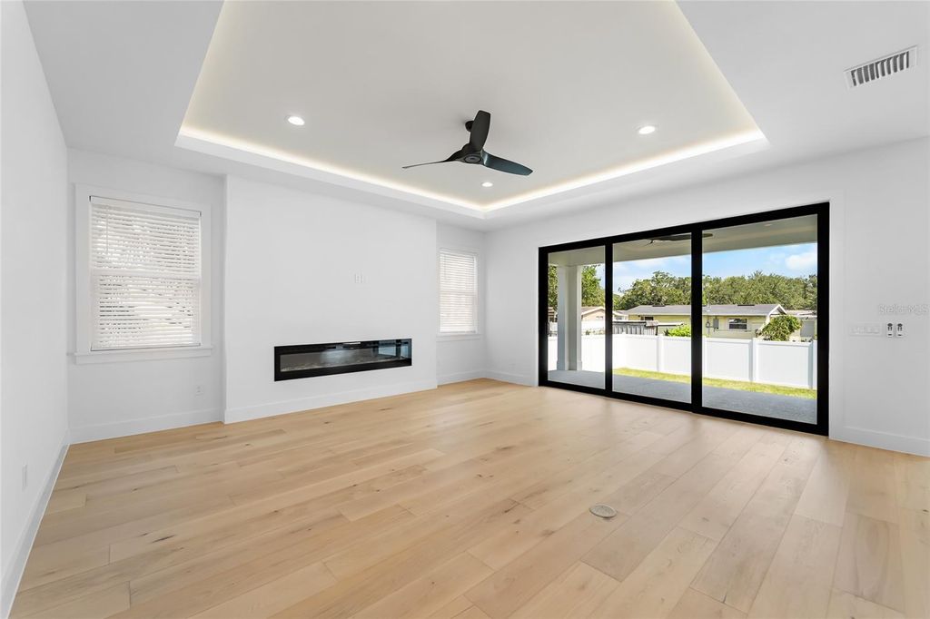 Image 9 of property listing at 4719 W WYOMING AVENUE, Tampa, FL 33616