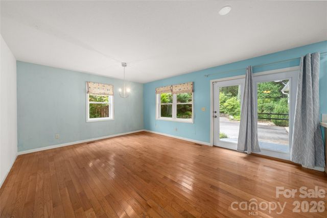 847 N Lakeside Drive, Hendersonville, NC 28739