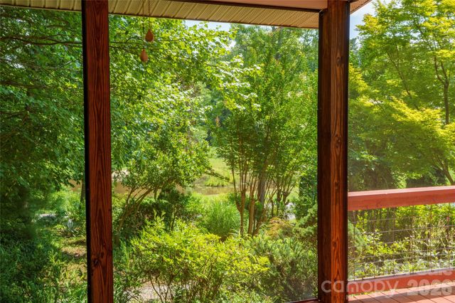 847 N Lakeside Drive, Hendersonville, NC 28739