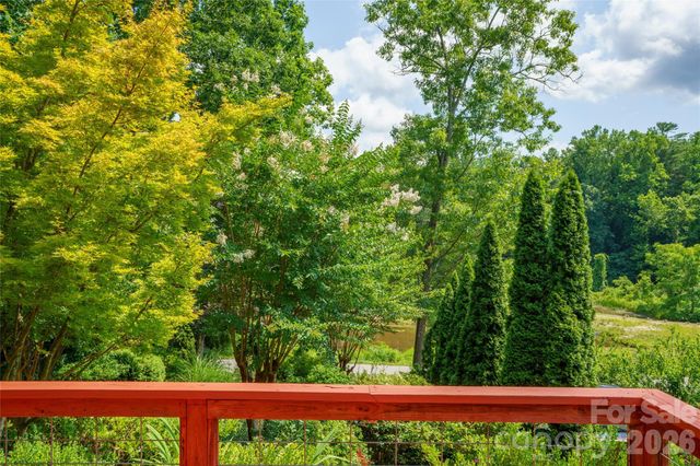 847 N Lakeside Drive, Hendersonville, NC 28739