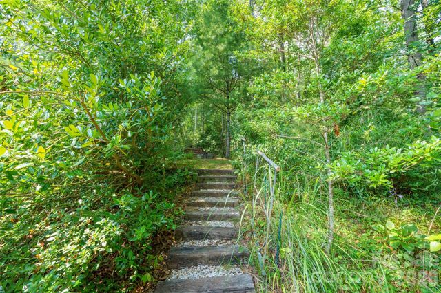 847 N Lakeside Drive, Hendersonville, NC 28739